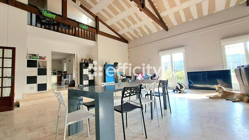 Demeure - 307 m² - 7 pièces