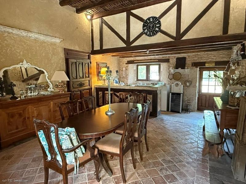Maison en pierre - 228 m² - 7 pièces
