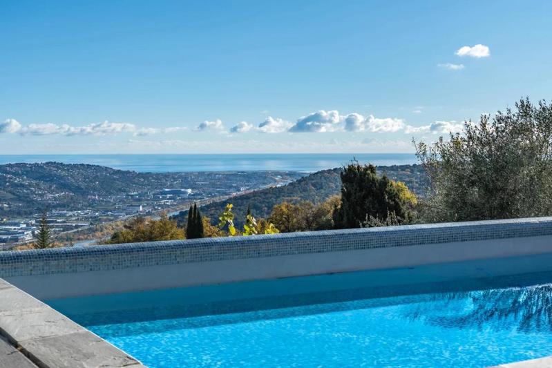 Appartement - 210 m² - 7 pièces