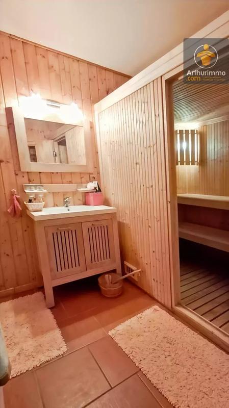 Maison - 223 m² - 9 pièces