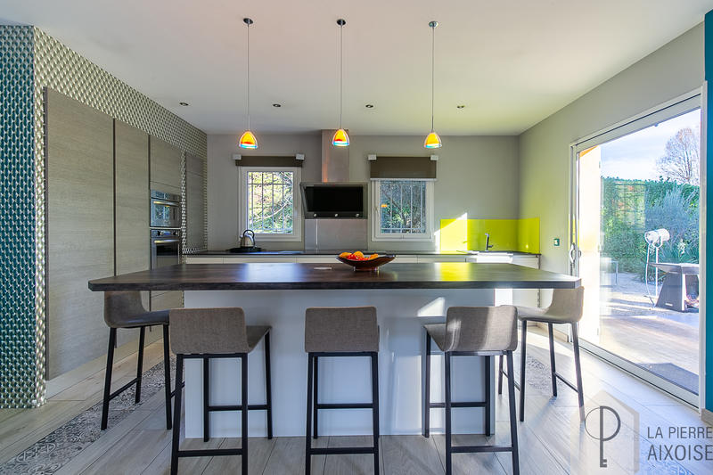 Villa - 216 m² - 6 pièces