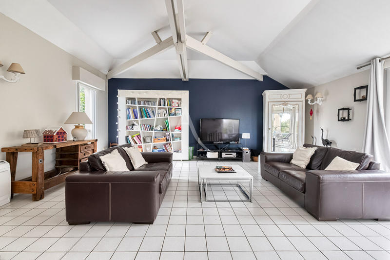 Maison - 210 m² - 6 pièces