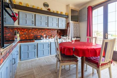 Maison - 328 m² - 8 pièces