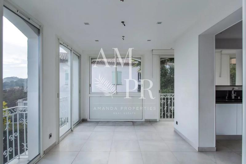 Maison - 237 m² - 7 pièces