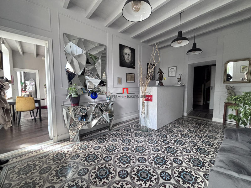 Maison - 300 m² - 11 pièces