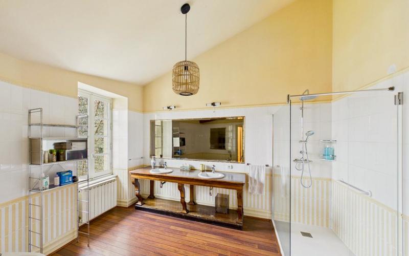 Maison - 335 m² - 10 pièces