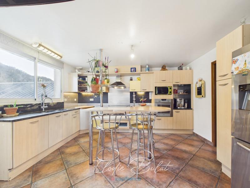 Maison - 137 m² - 5 pièces