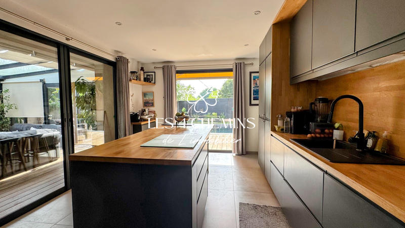 Villa - 200 m² - 7 pièces