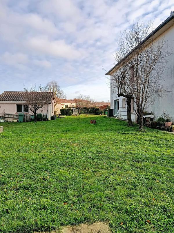 Maison - 265 m² - 10 pièces