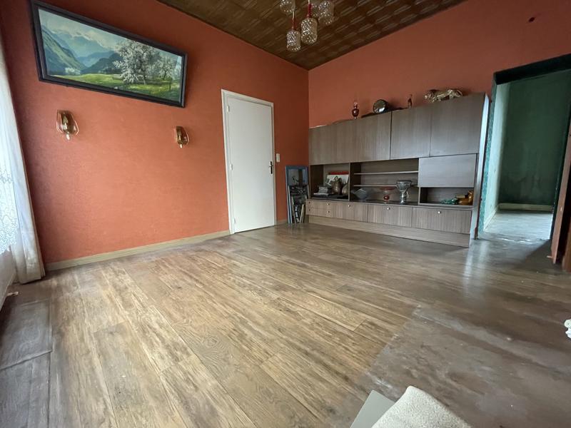 Maison traditionnelle - 184 m² - 11 pièces