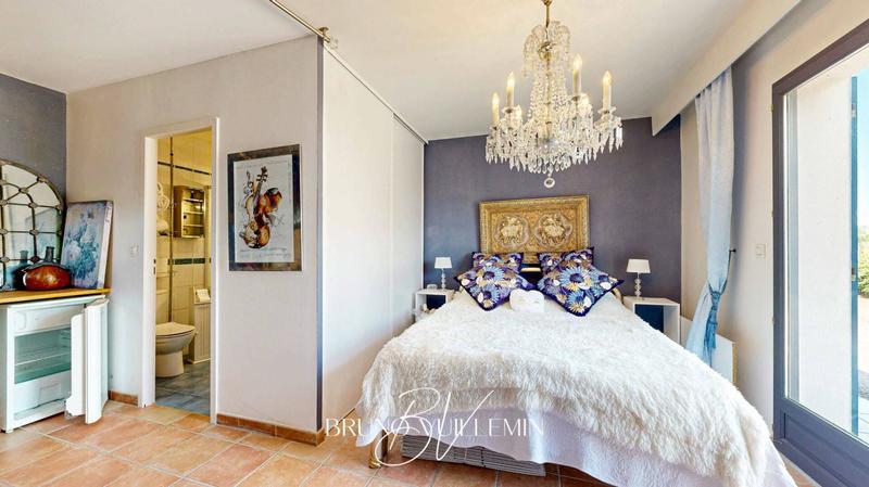 Villa - 181 m² - 8 pièces