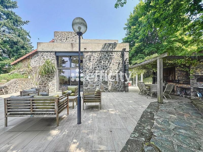 Maison - 243 m² - 5 pièces