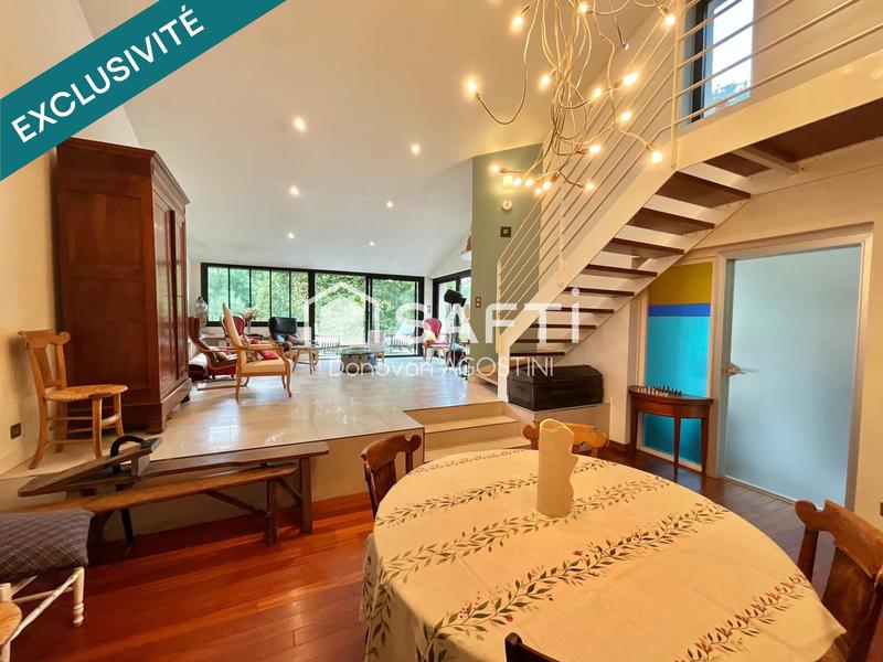 Maison - 239 m² - 7 pièces