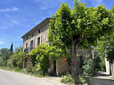 Maison - 250 m² - 11 pièces