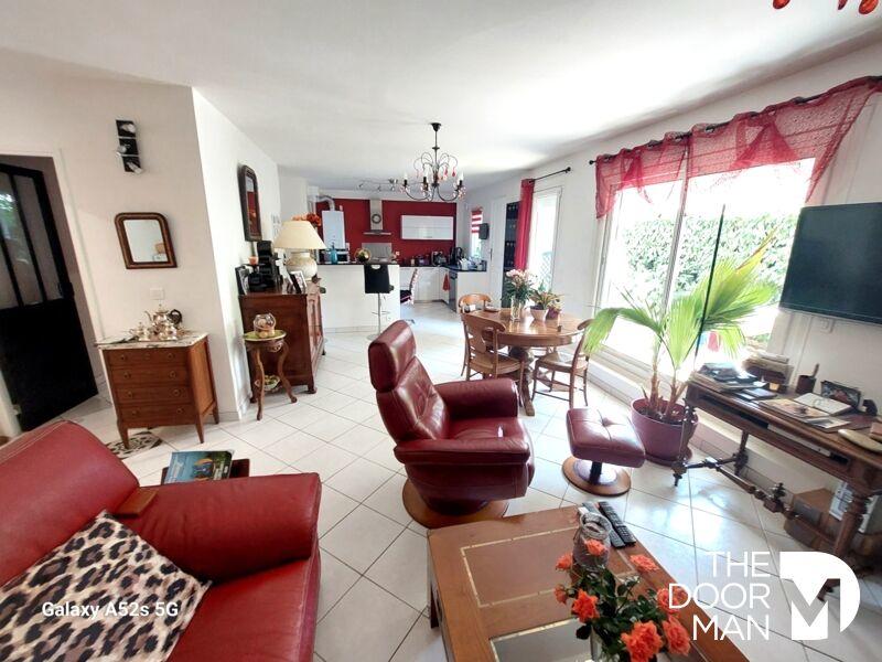 Appartement - 98 m² - 5 pièces