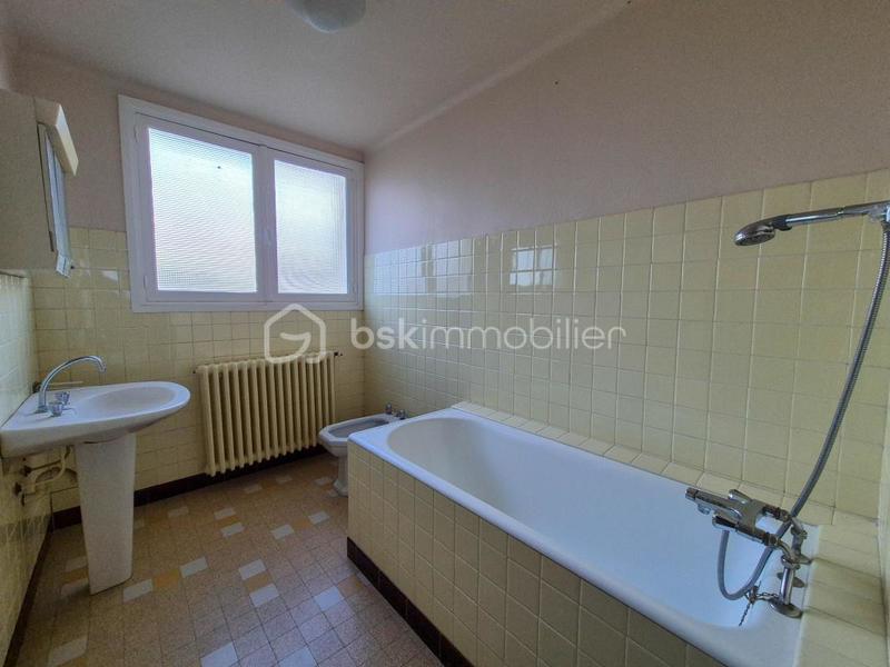 Maison - 205 m² - 8 pièces