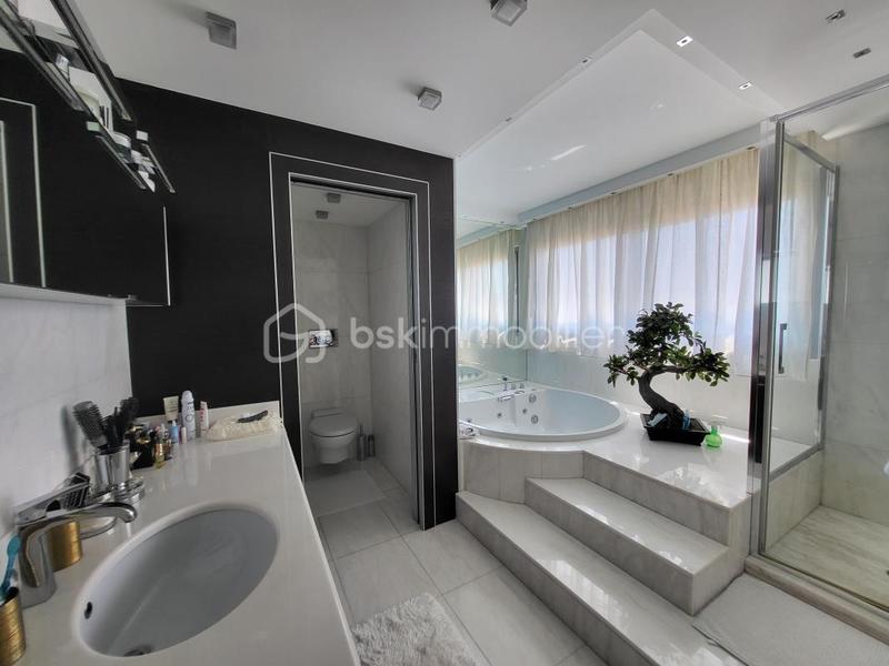 Penthouse - 344 m² - 7 pièces