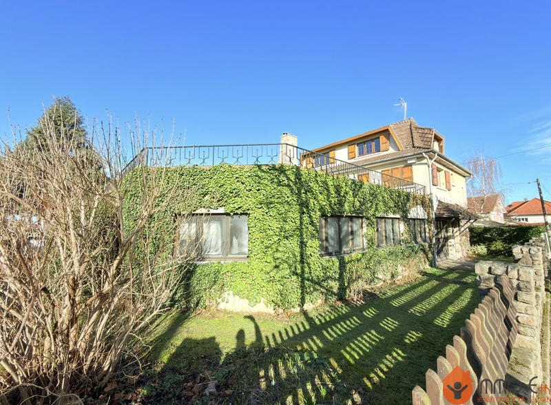 Maison - 400 m² - 6 pièces