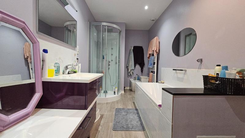 Maison - 214 m² - 5 pièces