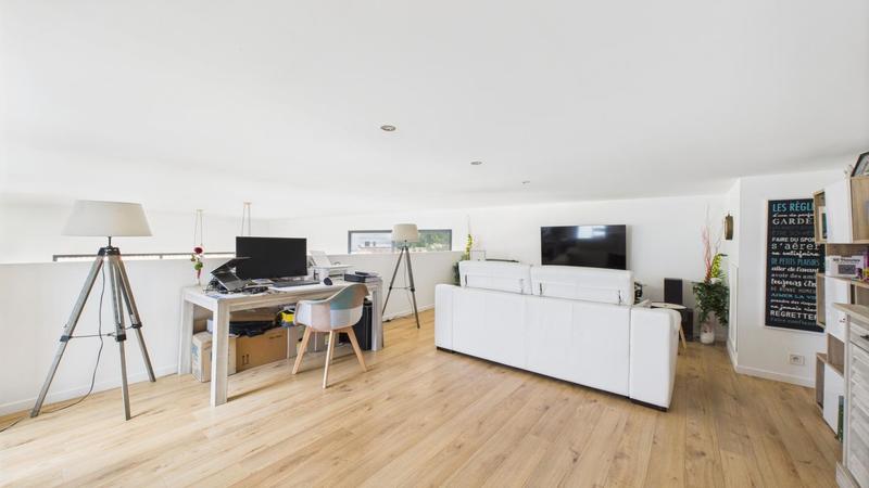 Maison - 232 m² - 7 pièces