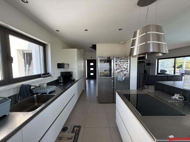 Maison - 210 m² - 7 pièces