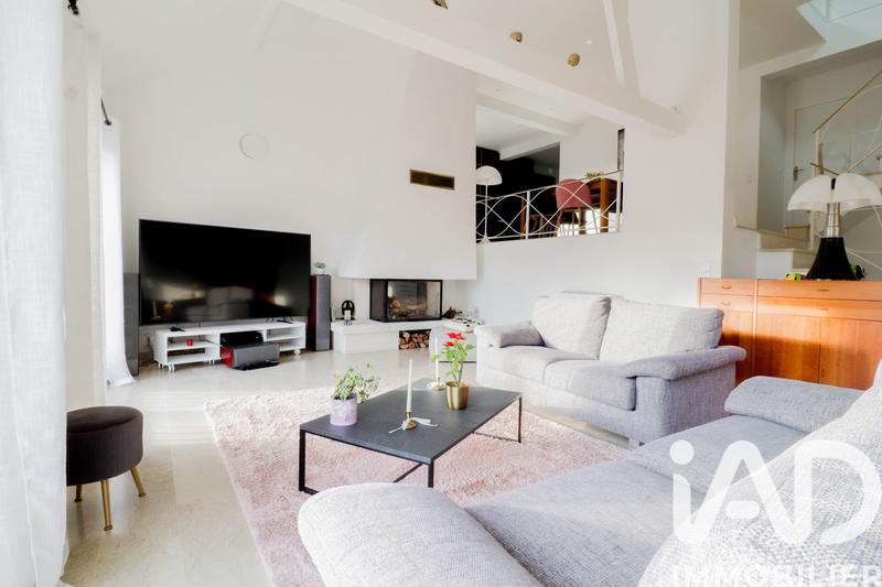 Maison - 210 m² - 7 pièces