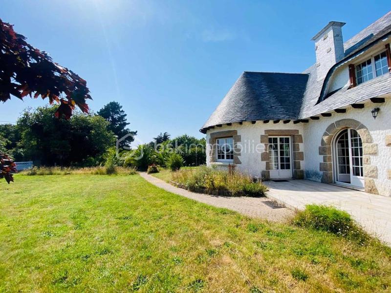 Demeure - 230 m² - 10 pièces