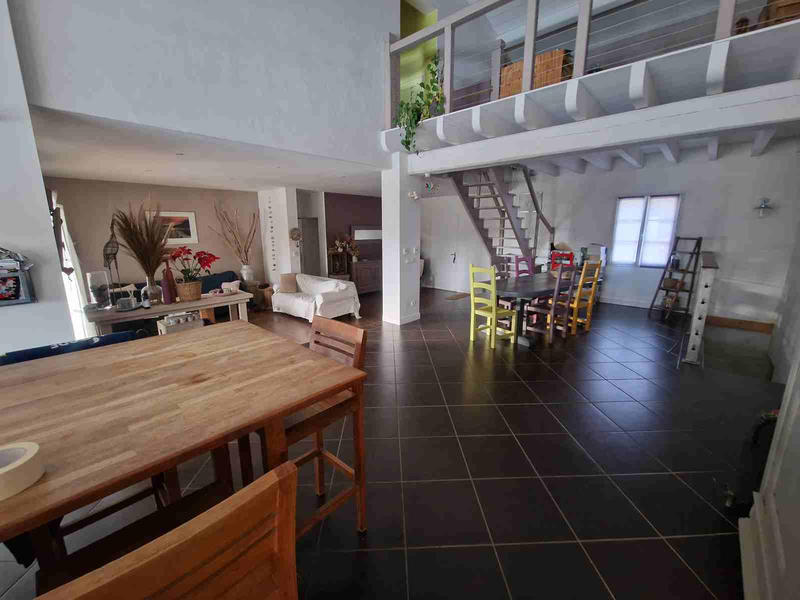 Maison - 228 m² - 5 pièces