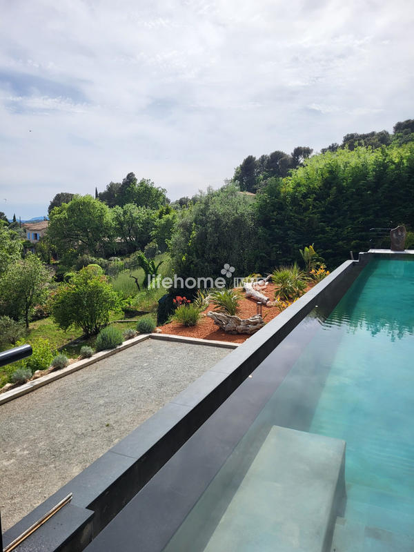 Villa - 234 m² - 5 pièces