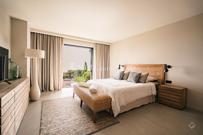 Villa - 347 m² - 9 pièces