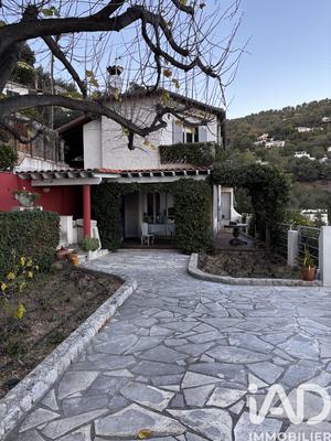 Maison - 214 m² - 5 pièces