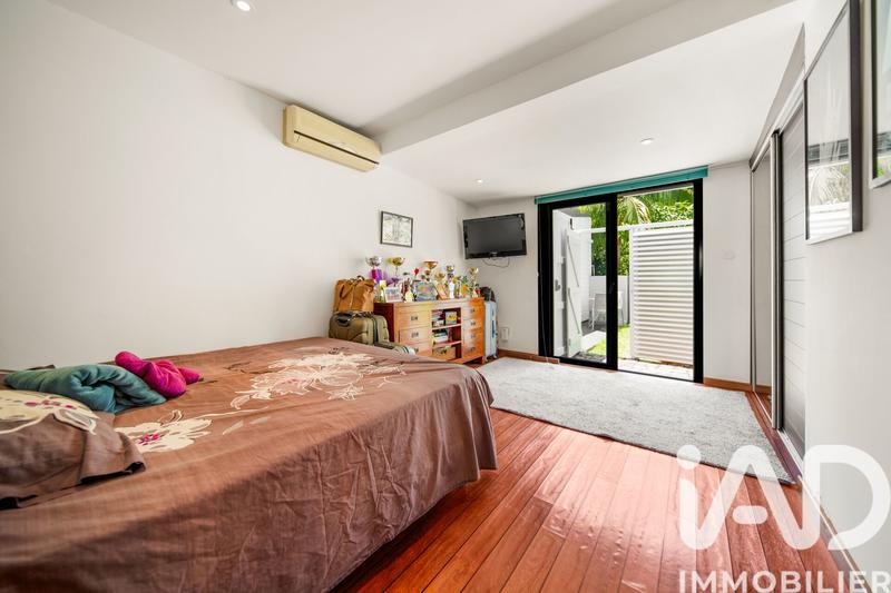 Maison - 235 m² - 7 pièces