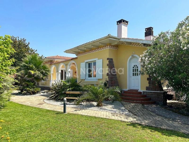 Maison - 195 m² - 7 pièces