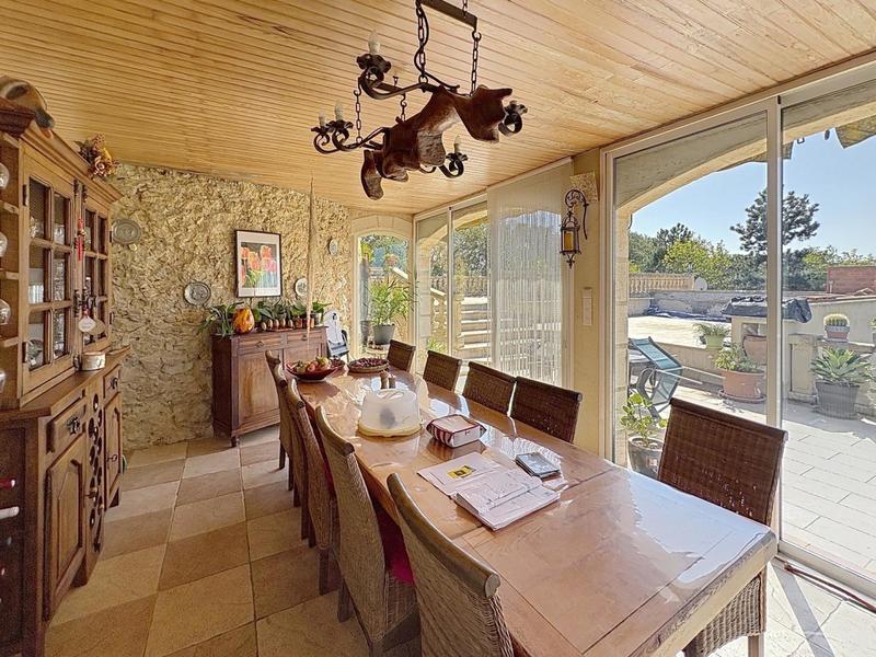 Maison - 280 m² - 10 pièces