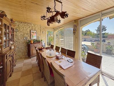 Maison - 280 m² - 10 pièces
