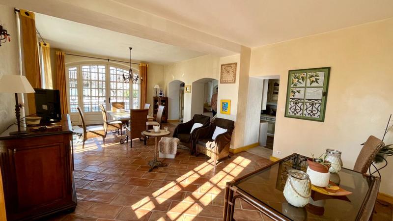 Mas - 400 m² - 15 pièces