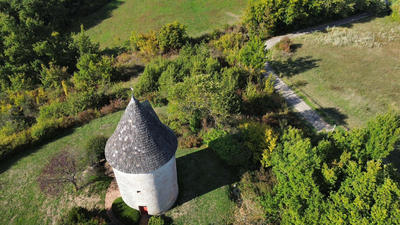 Maison - 955 m² - 23 pièces