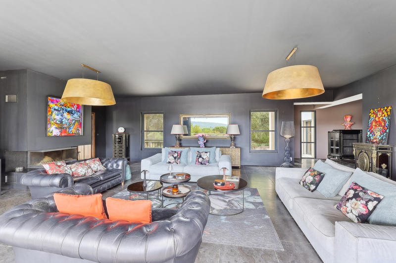 Propriété - 300 m² - 8 pièces