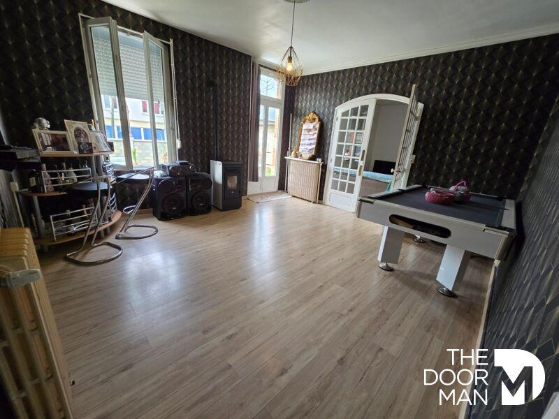 Maison - 270 m² - 9 pièces