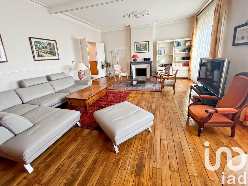 Maison - 270 m² - 8 pièces