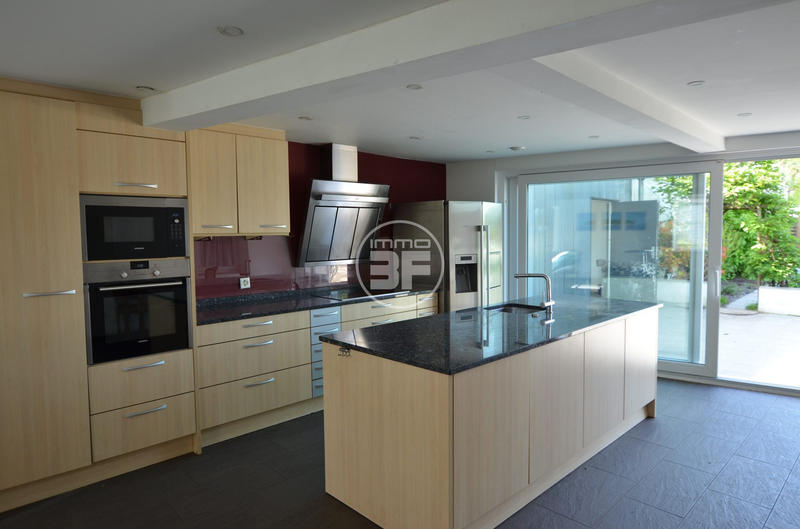 Maison - 400 m² - 7 pièces