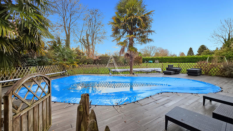 Maison - 293 m² - 12 pièces