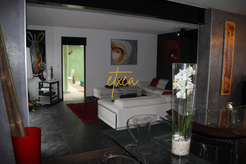 Villa - 264 m² - 10 pièces