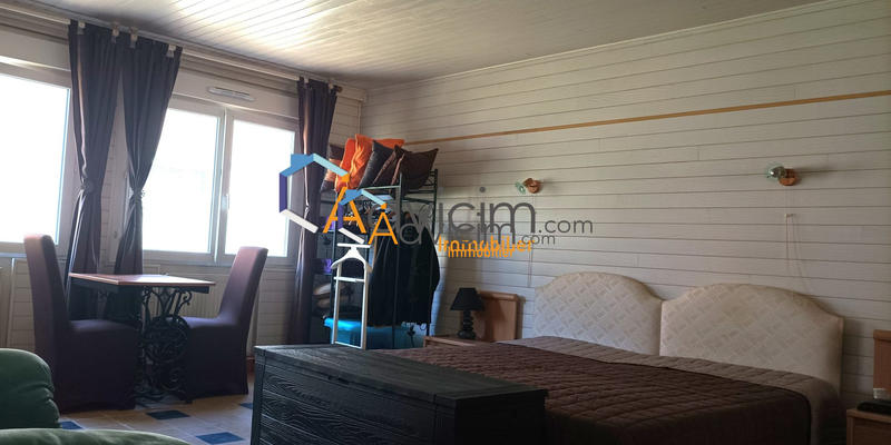 Maison - 210 m² - 7 pièces