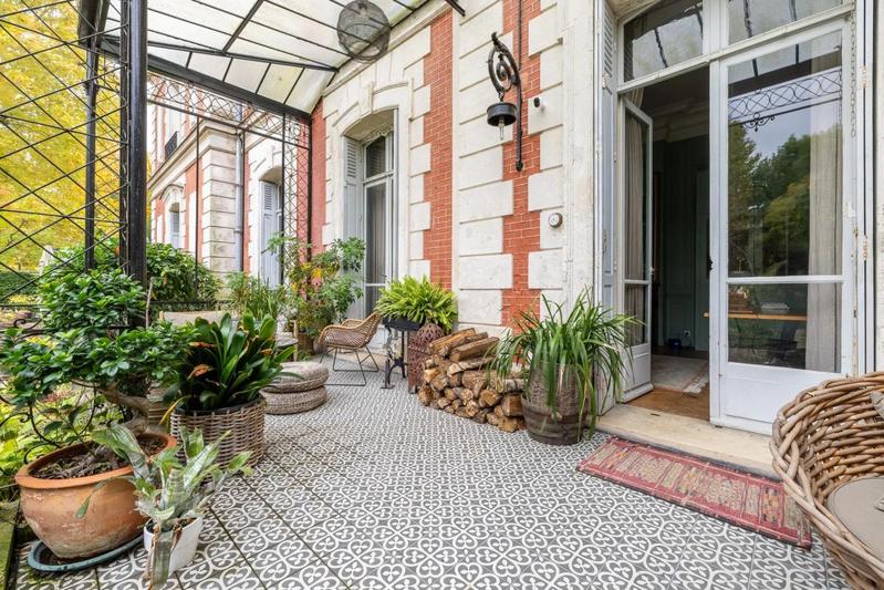 Studio - 185 m² - 5 pièces