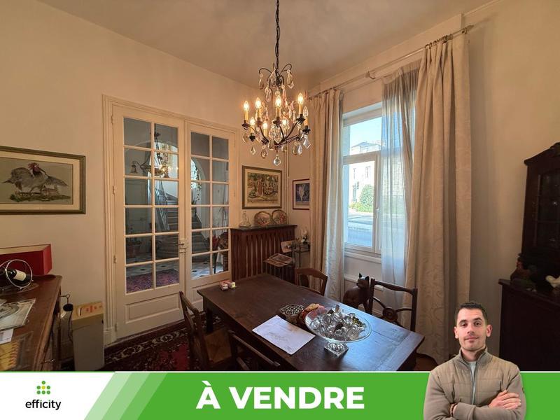 Demeure - 202 m² - 10 pièces