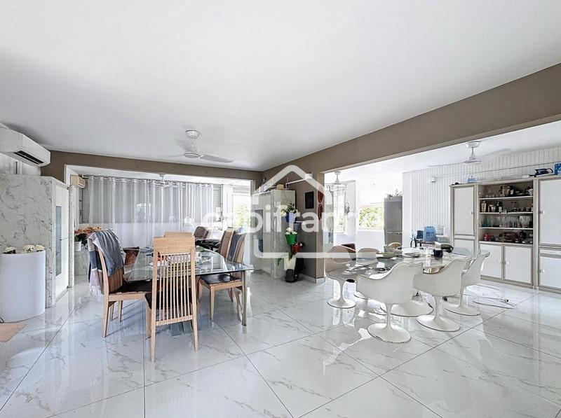 Maison - 380 m² - 11 pièces