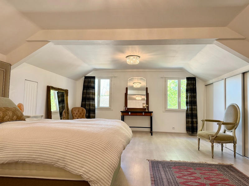 Maison - 211 m² - 8 pièces