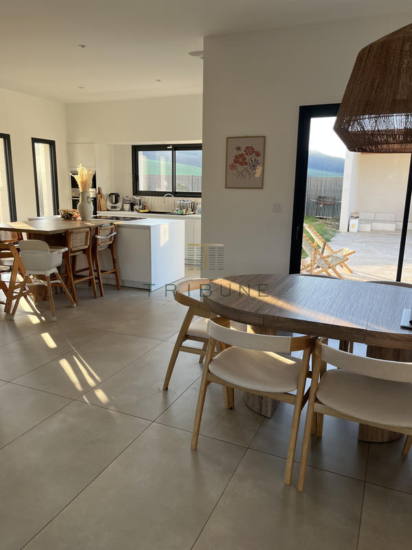 Maison - 136 m² - 5 pièces