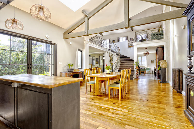 Propriété - 305 m² - 7 pièces